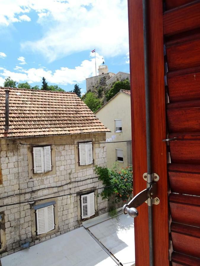 Apartment Naita Sinj Exterior foto